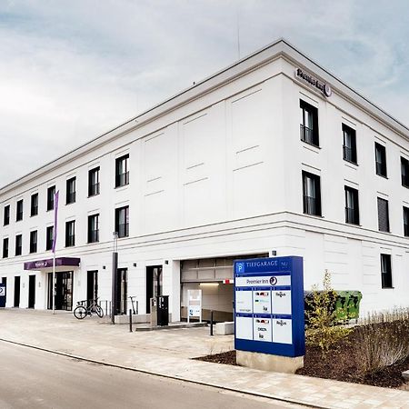 Premier Inn Regensburg City Centre Exterior photo